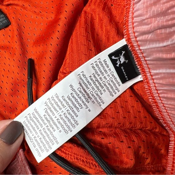 Oakley Translucent Sunset Shorts in Molten NWT Men’s Size Large - Picture 7 of 8